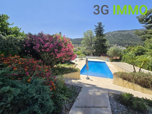 Villa en La Penne-sur-Huveaune, Bocas del Ródano