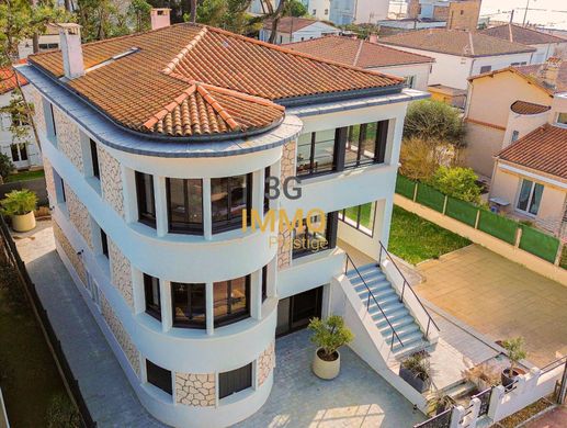 Villa in Saint-Georges-de-Didonne, Charente-Maritime