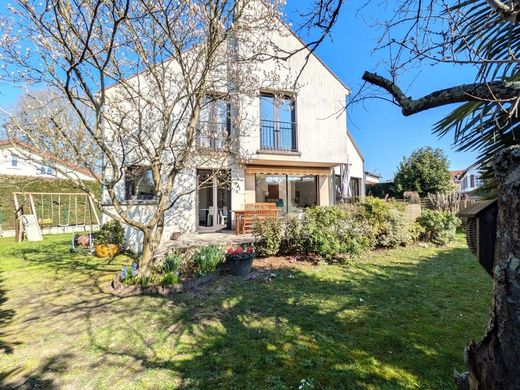 Βίλα σε Saint-Gratien, Val d'Oise