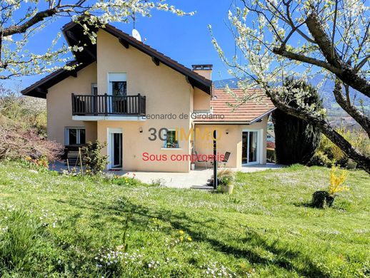 Villa in Cranves-Sales, Haute-Savoie