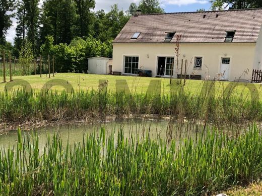 Villa in Vieux-Moulin, Oise