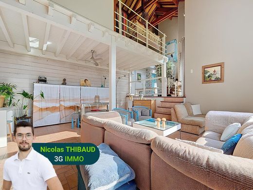 Villa a Luzinay, Isère