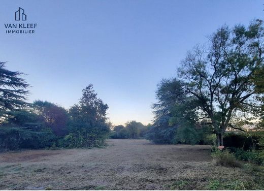 Terreno en Prévessin-Moëns, Ain