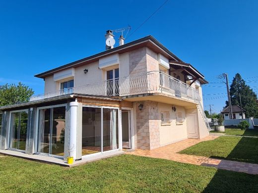 Villa en Saint-Bonnet-de-Mure, Ródano