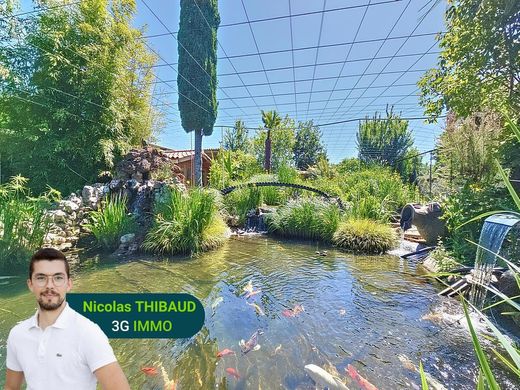 Вилла, Сен-Жени-Лаваль, Rhône