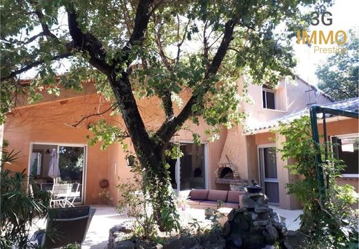 Villa in Uchaux, Vaucluse