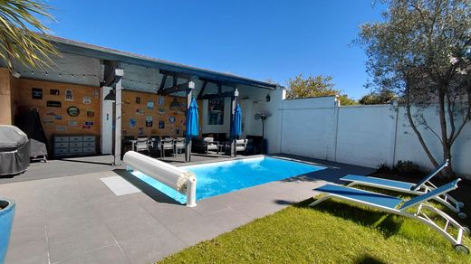 Villa in Enghien-les-Bains, Val d'Oise
