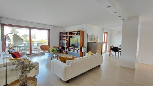 Apartment / Etagenwohnung in Enghien-les-Bains, Val d'Oise