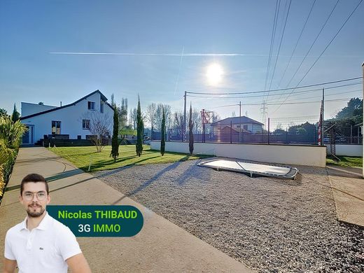 Villa en Décines-Charpieu, Ródano