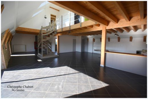 Villa in La Tour-d'Auvergne, Puy-de-Dôme