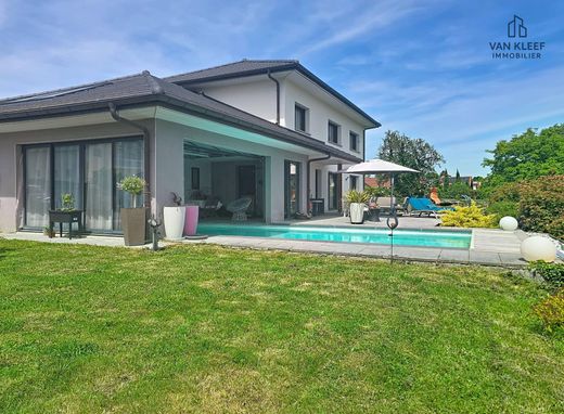 Villa in Saint-Genis-Pouilly, Ain