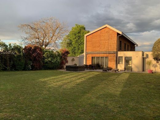 Villa a Saint-Priest, Rhône