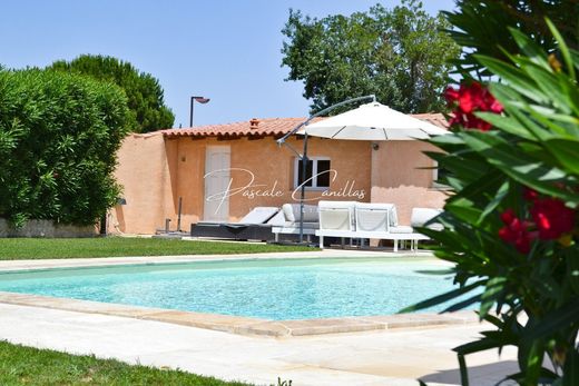 Villa in Saint-Étienne-du-Grès, Bouches-du-Rhône