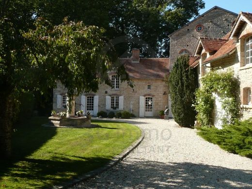 Castillo en Yèvre-la-Ville, Loiret