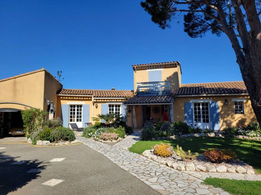 Villa in Rochefort-du-Gard, Gard