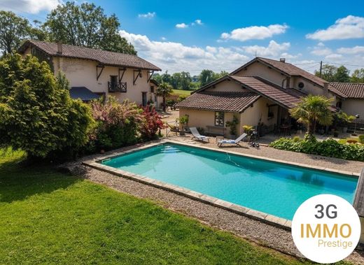 Villa in Saint-Trivier-sur-Moignans, Ain