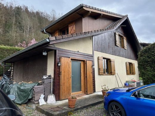 Villa in Châtillon-sur-Cluses, Haute-Savoie