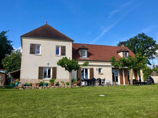 Villa in Cormeilles-en-Vexin, Val d'Oise