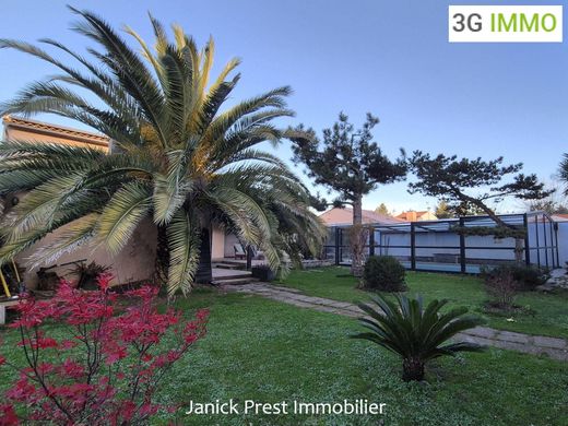 Villa in Saint-Orens-de-Gameville, Upper Garonne