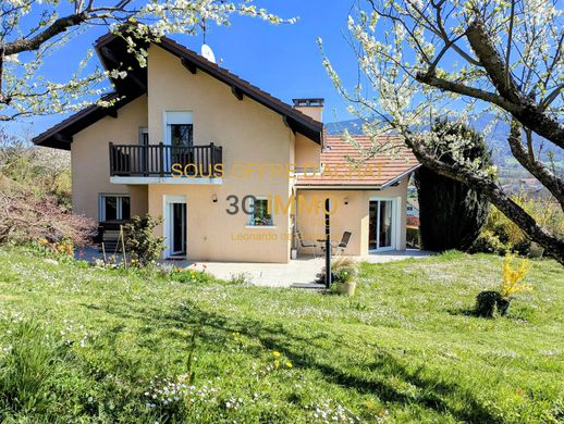 빌라 / Cranves-Sales, Haute-Savoie