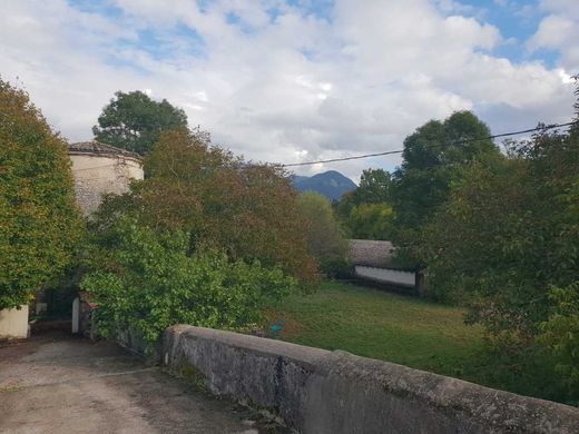 Schloss / Burg in Menglon, Drôme