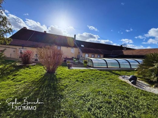 Villa in Joigny, Yonne