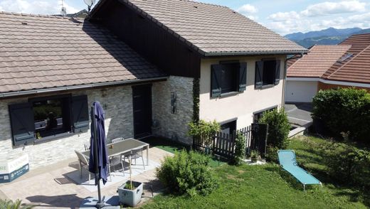 Villa in La Roche-sur-Foron, Haute-Savoie