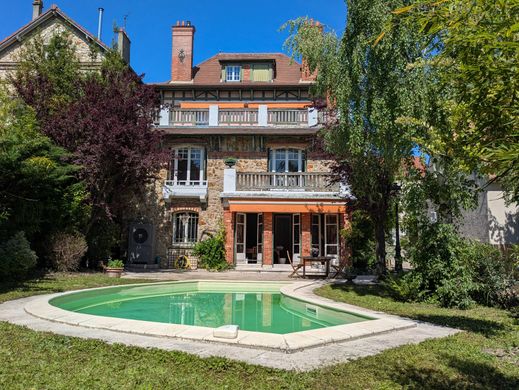 Villa in Enghien-les-Bains, Val d'Oise