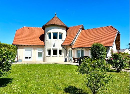 Villa in Magny-sur-Tille, Cote d'Or