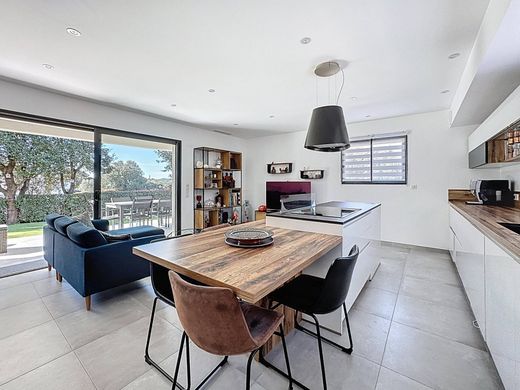 Willa w Sarrola, South Corsica