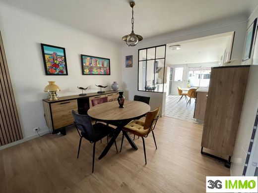 Villa in Les Sables-d'Olonne, Vendée