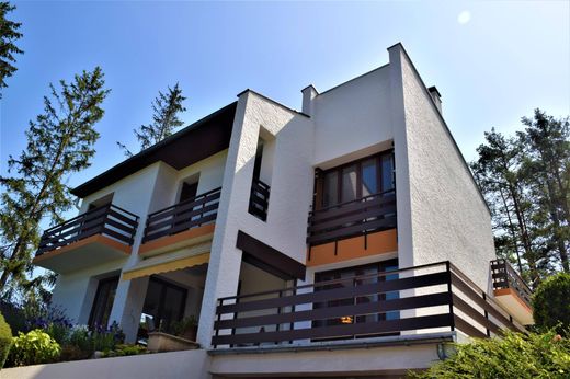 Villa in La Tour-en-Jarez, Loire