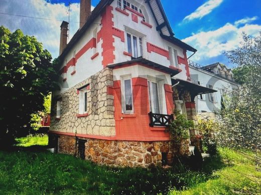 Villa in Saint-Maur-des-Fossés, Val-de-Marne