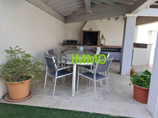 Villa in Uzès, Gard