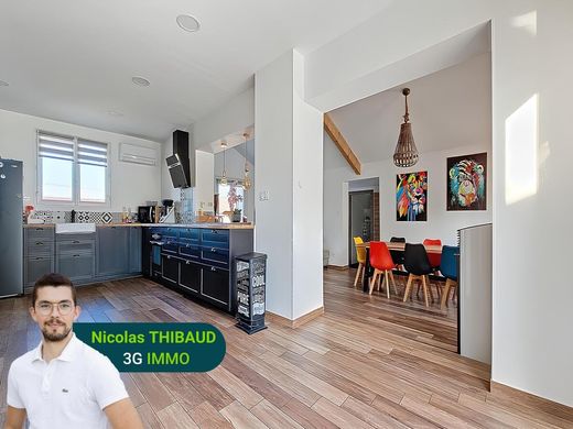 Villa in Décines-Charpieu, Rhône