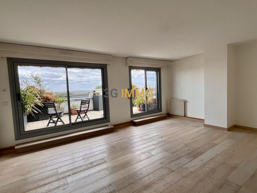 Apartment / Etagenwohnung in Tours, Indre-et-Loire