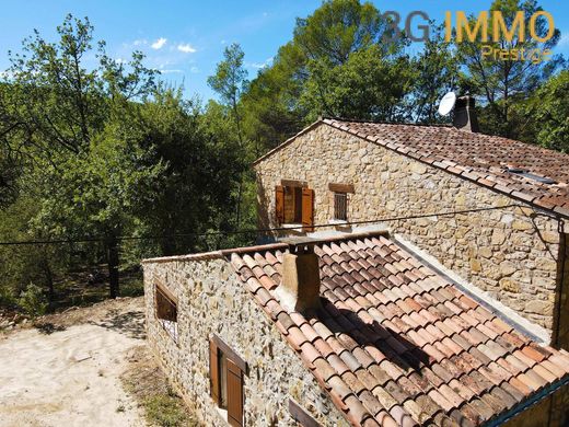 빌라 / Salernes, Var