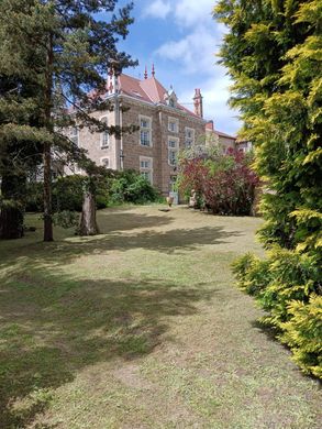 Villa in Usson-en-Forez, Loire