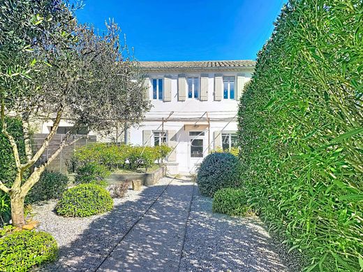 Villa in Saint-Rémy-de-Provence, Bouches-du-Rhône