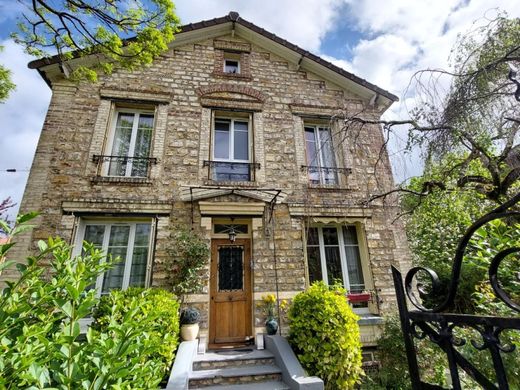 Villa in Eaubonne, Val d'Oise