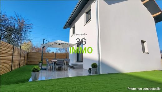 Villa in Ville-la-Grand, Haute-Savoie