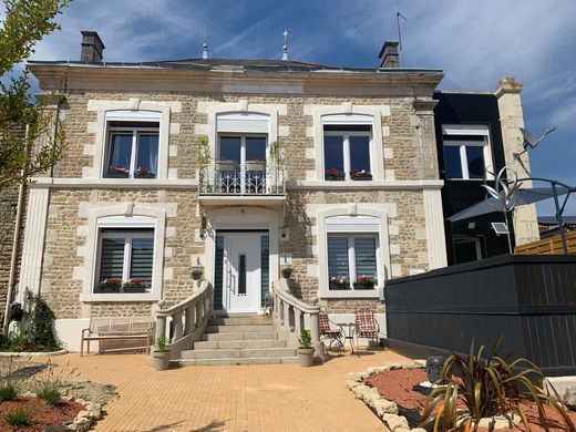 Villa Saint-Jean-d'Angély, Charente-Maritime