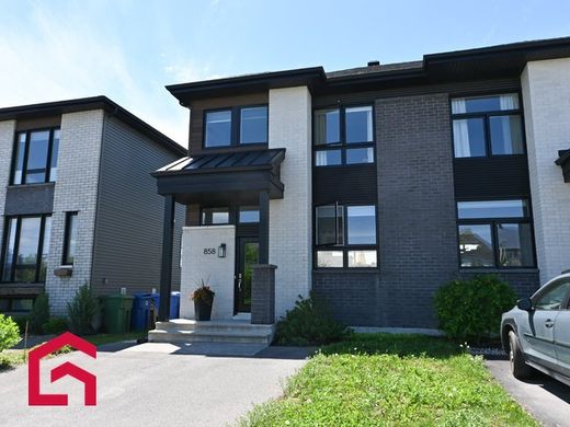 Country House in Saint-Eustache, Laurentides