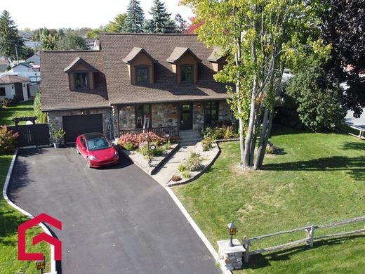 Загородный Дом, Laval, Laval Region