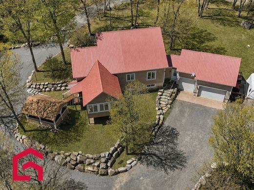 Casa de campo en Sainte-Marguerite-du-Lac-Masson, Laurentides
