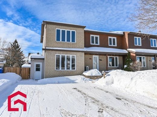 Country House in Saint-Eustache, Laurentides