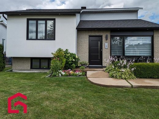 Landsitz in Sainte-Julie, Montérégie