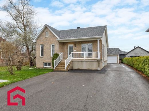 Köy evi Carignan, Montérégie