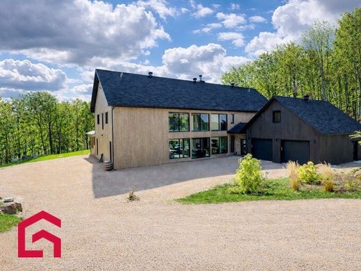 Country House in Saint-Adolphe-d'Howard, Laurentides