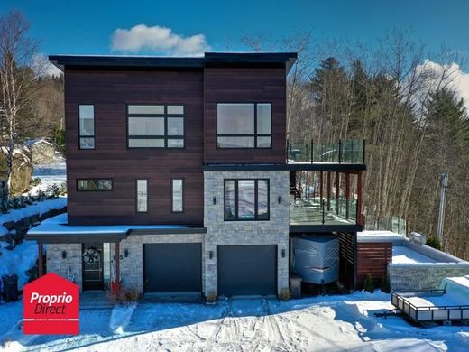 Country House in Sainte-Adèle, Laurentides